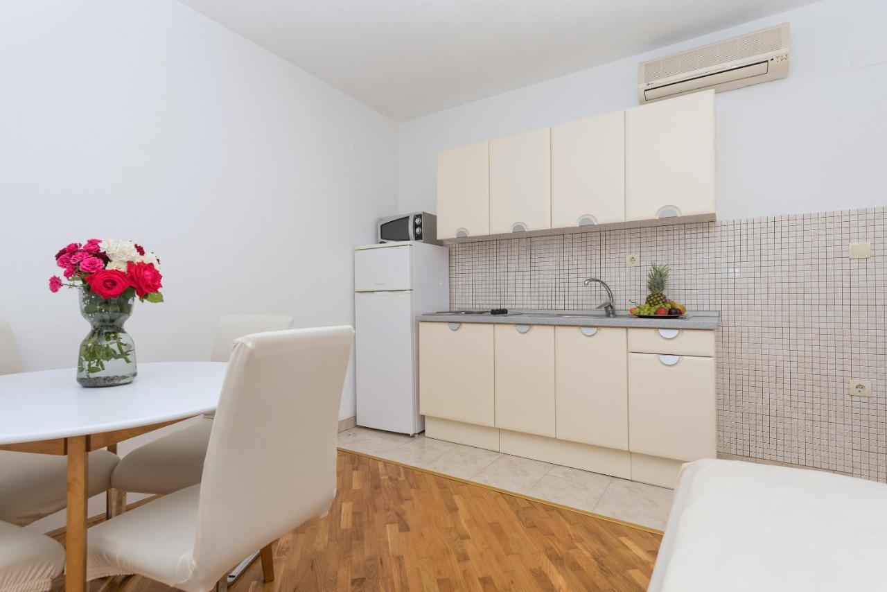 Skiljini Dvori - Apartman Makarska Exteriör bild
